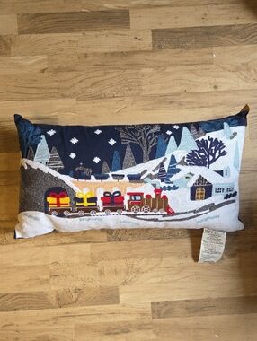 NWT Christmas Village Scene Holiday Feather Filled Pillow